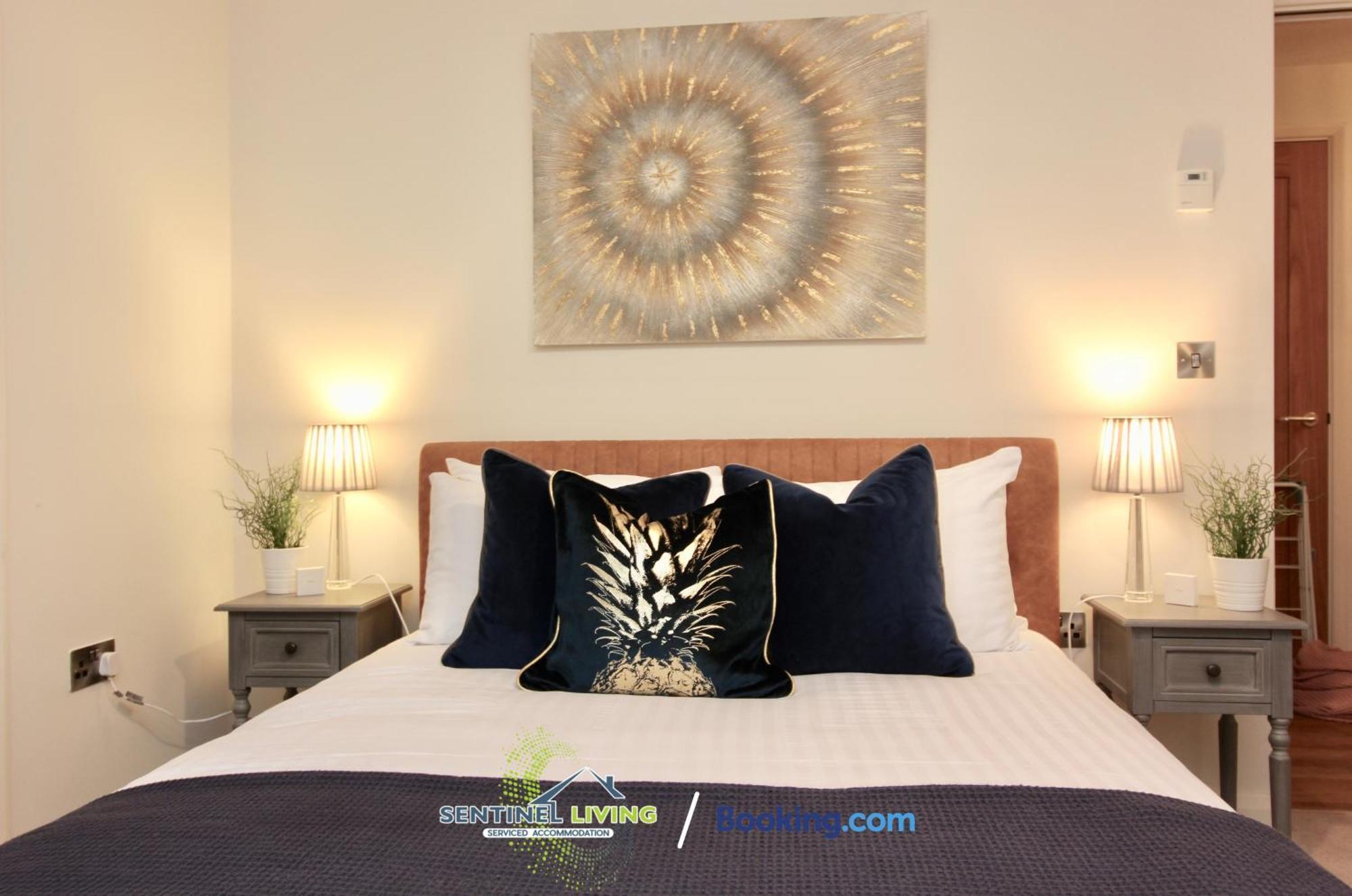 Windsor Sentinel: 2-Bedroom Serviced Apartment with Free Wi-Fi Exterior photo