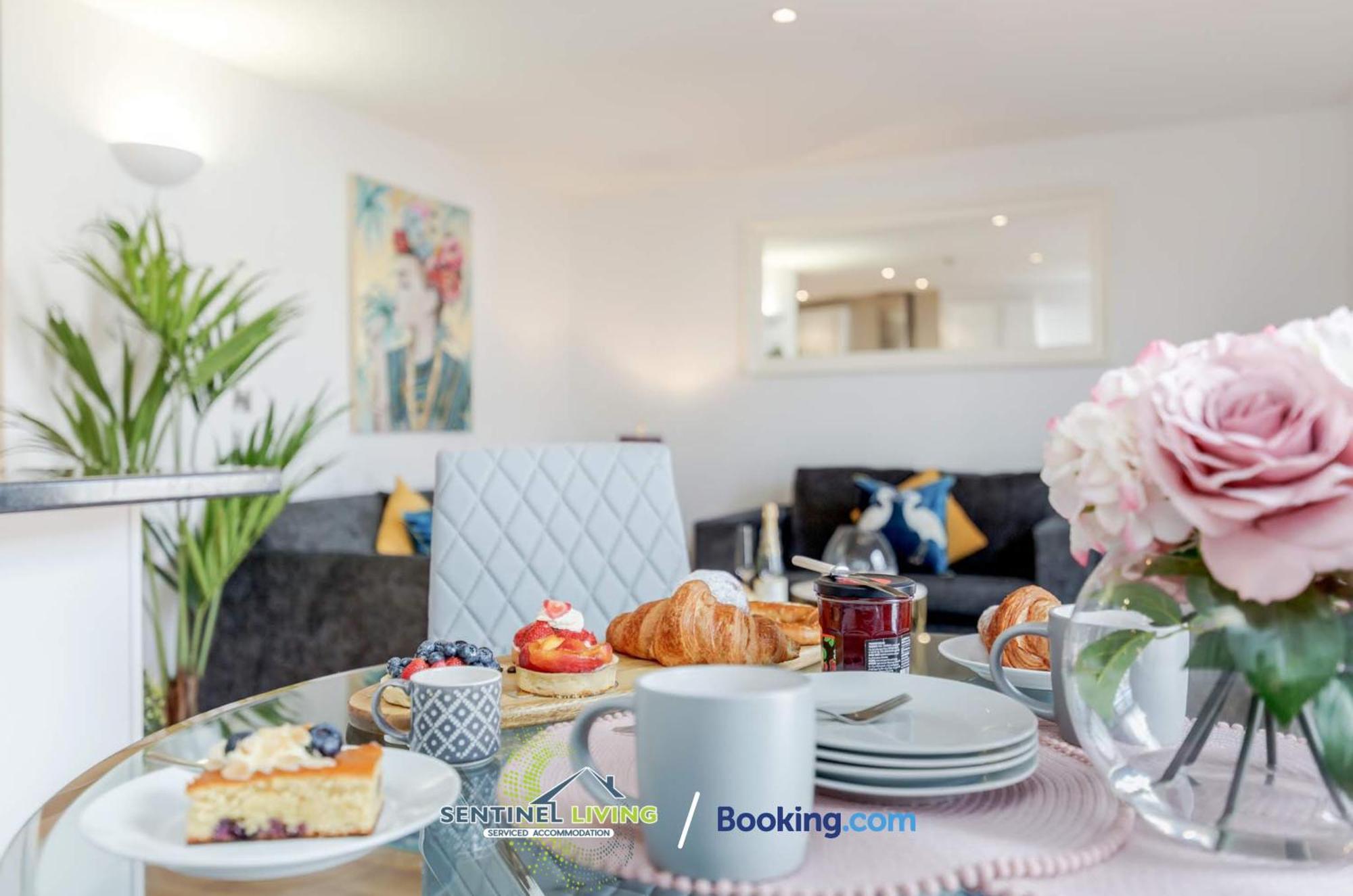 Windsor Sentinel: 2-Bedroom Serviced Apartment with Free Wi-Fi Exterior photo